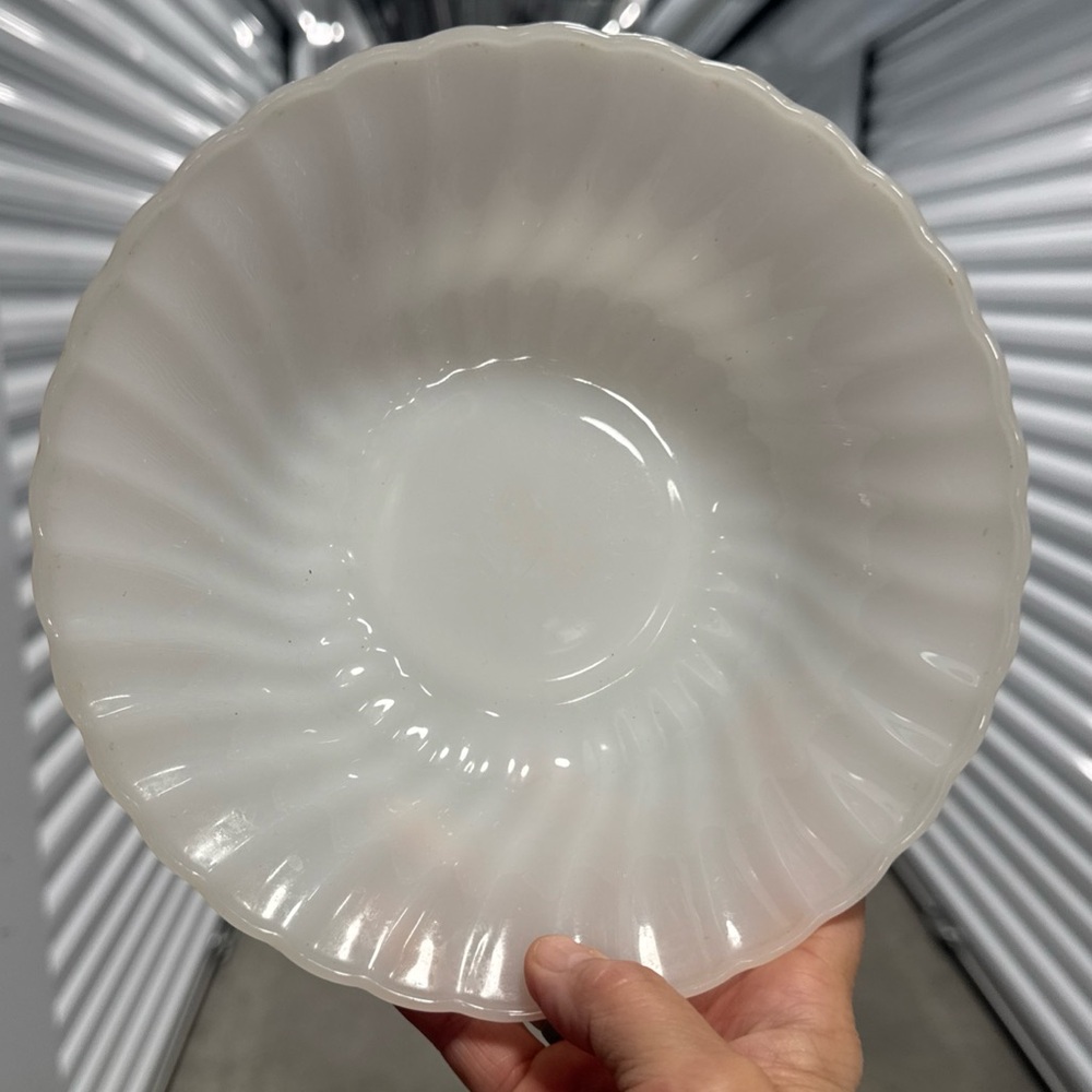 Vintge Anchor Hocking Milk Glass Swirl Bowl White Shell